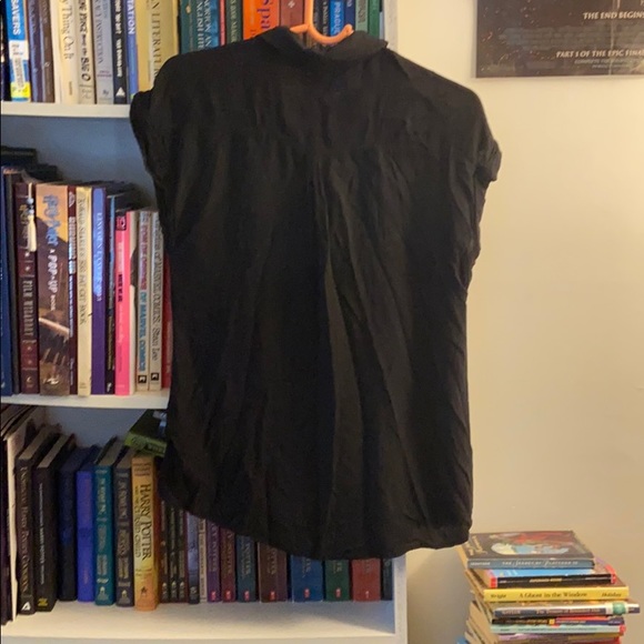 🔥3 FOR $10🔥 Short Sleeve Button Down Shirt - Picture 3 of 4